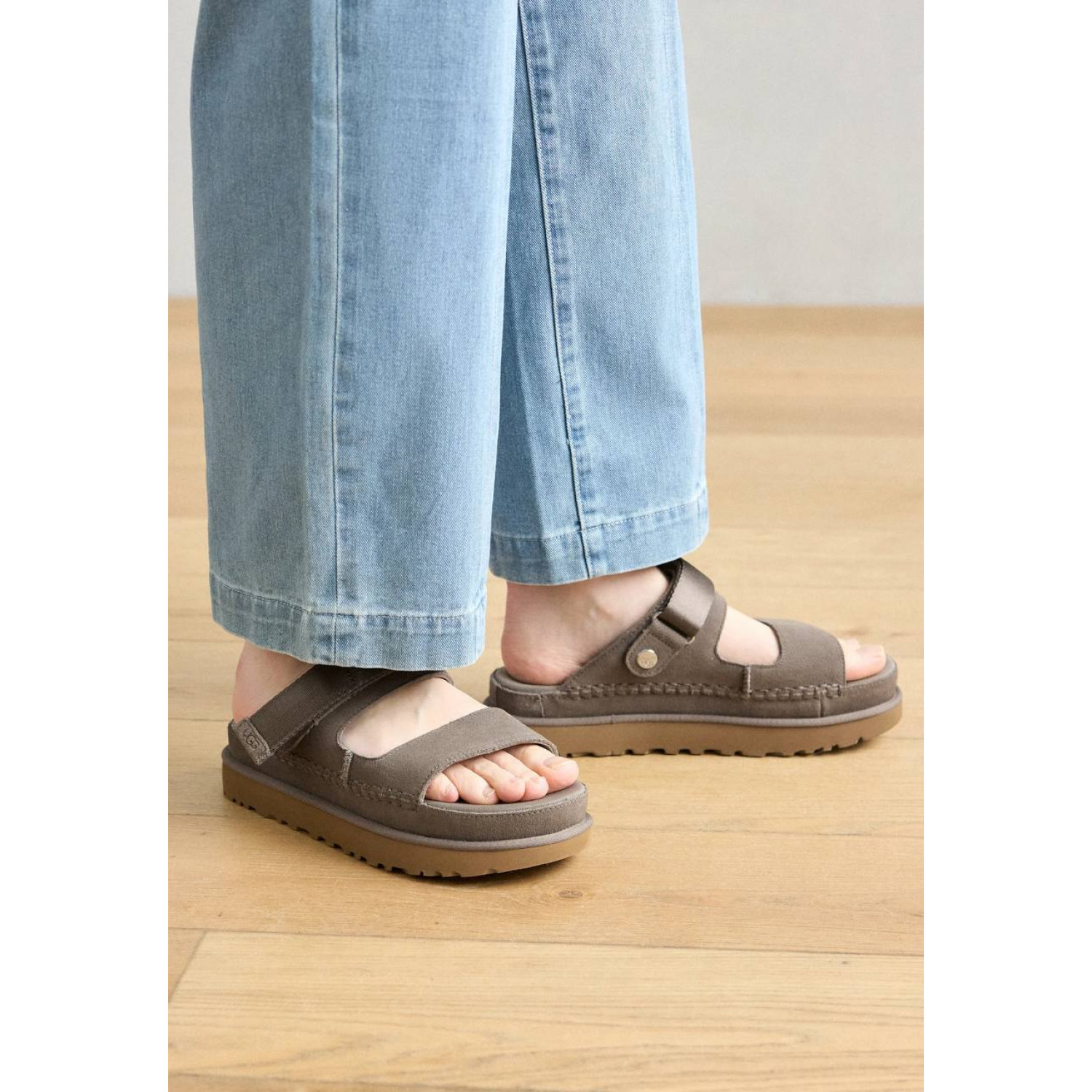 UGG Goldenstar Glide Smoke Plume