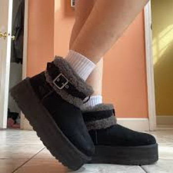 UGG Ultra Mini Belted Roller Black