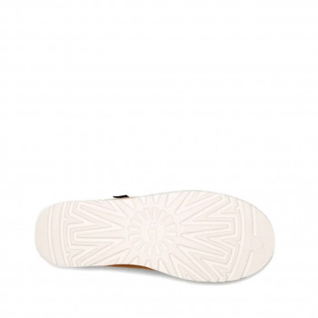 UGG Highland Hi GoreTex Sand