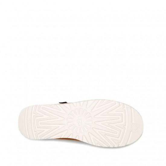 UGG Highland Hi GoreTex Sand