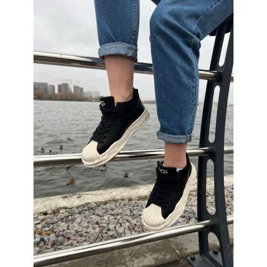 UGG Marin Black