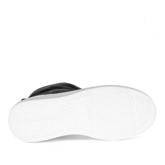 UGG Ash Inflated Black
