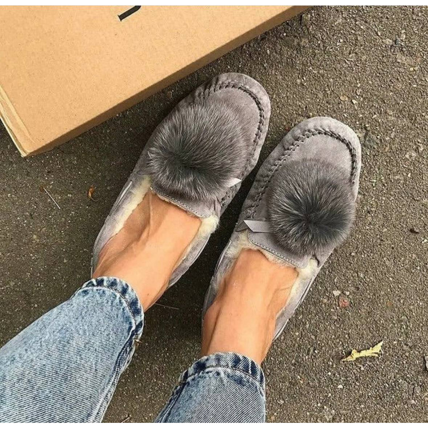 UGG Dakota Pom Pom Grey
