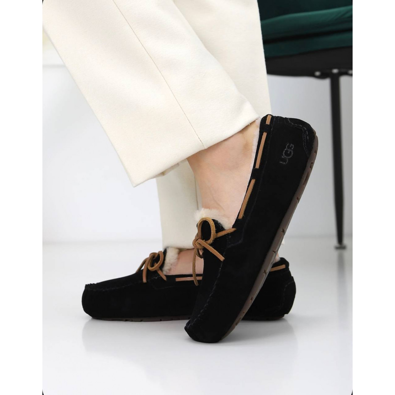 UGG Dakota Black