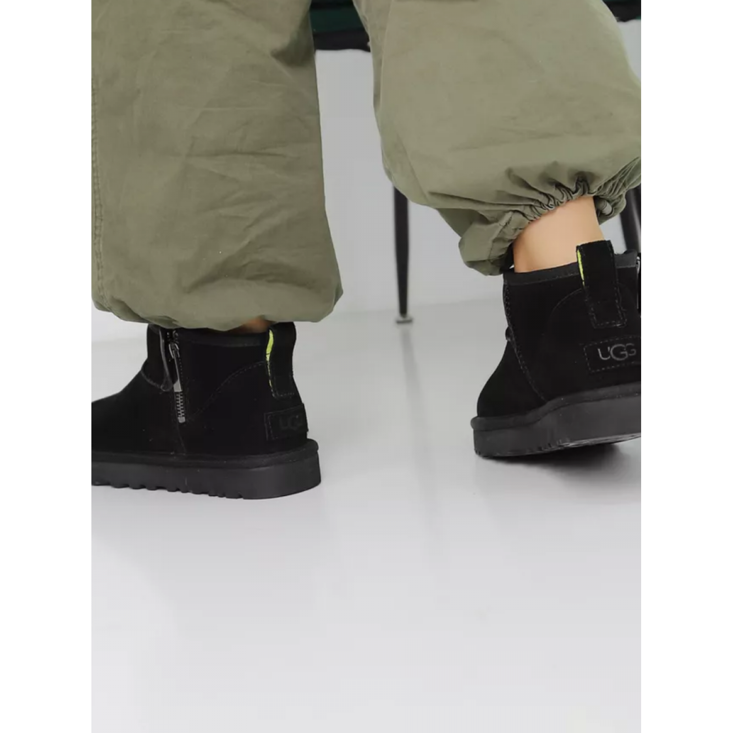 UGG Classic Ultra Mini ZIP Black
