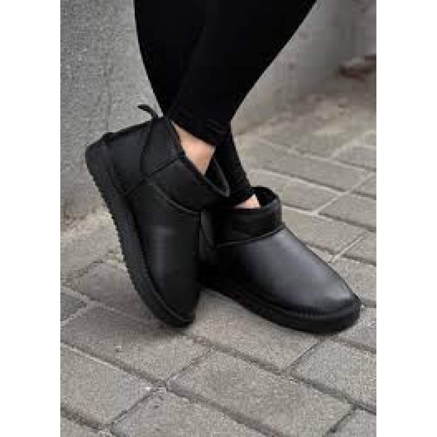 Ugg Mens Classic Ultra Mini Leather Black 